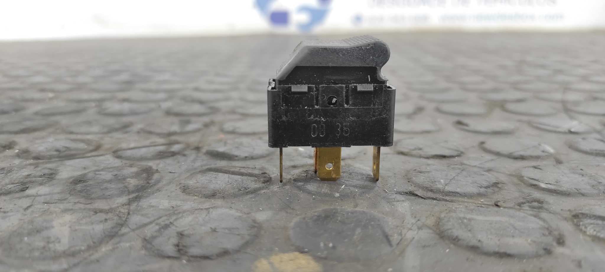 Recambio de MANDO ELEVALUNAS DELANTERO DERECHO para SEAT IBIZA (6K1) Signo AUA referencia OEM IAM 6H0959855A   - BLANCO 4