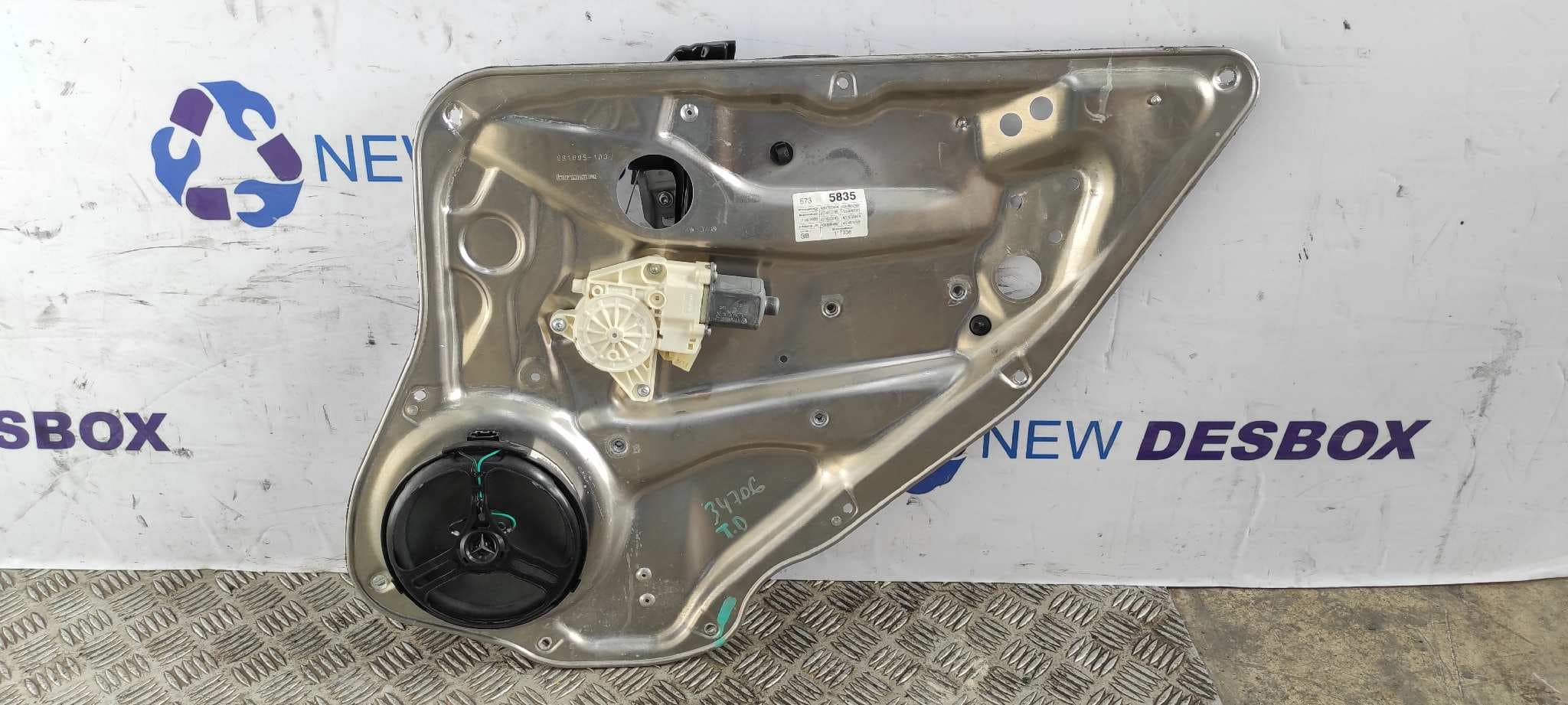 Recambio de ELEVALUNAS TRASERO DERECHO para MERCEDES-BENZ CLASE C (W204) BERLINA OM646811 referencia OEM IAM A2047600834   - BLANCO 3