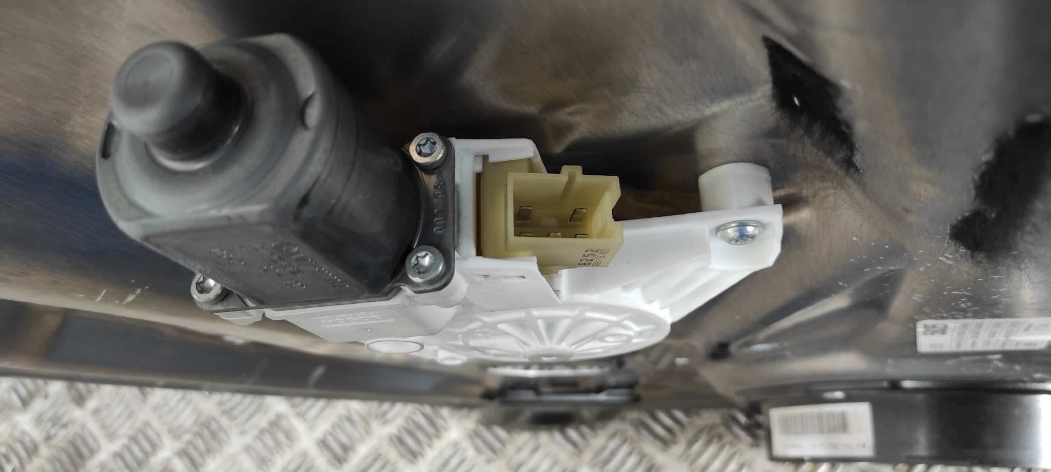 Recambio de ELEVALUNAS DELANTERO DERECHO para MERCEDES-BENZ CLASE C (W204) BERLINA OM646811 referencia OEM IAM A2047600834   - BLANCO 6