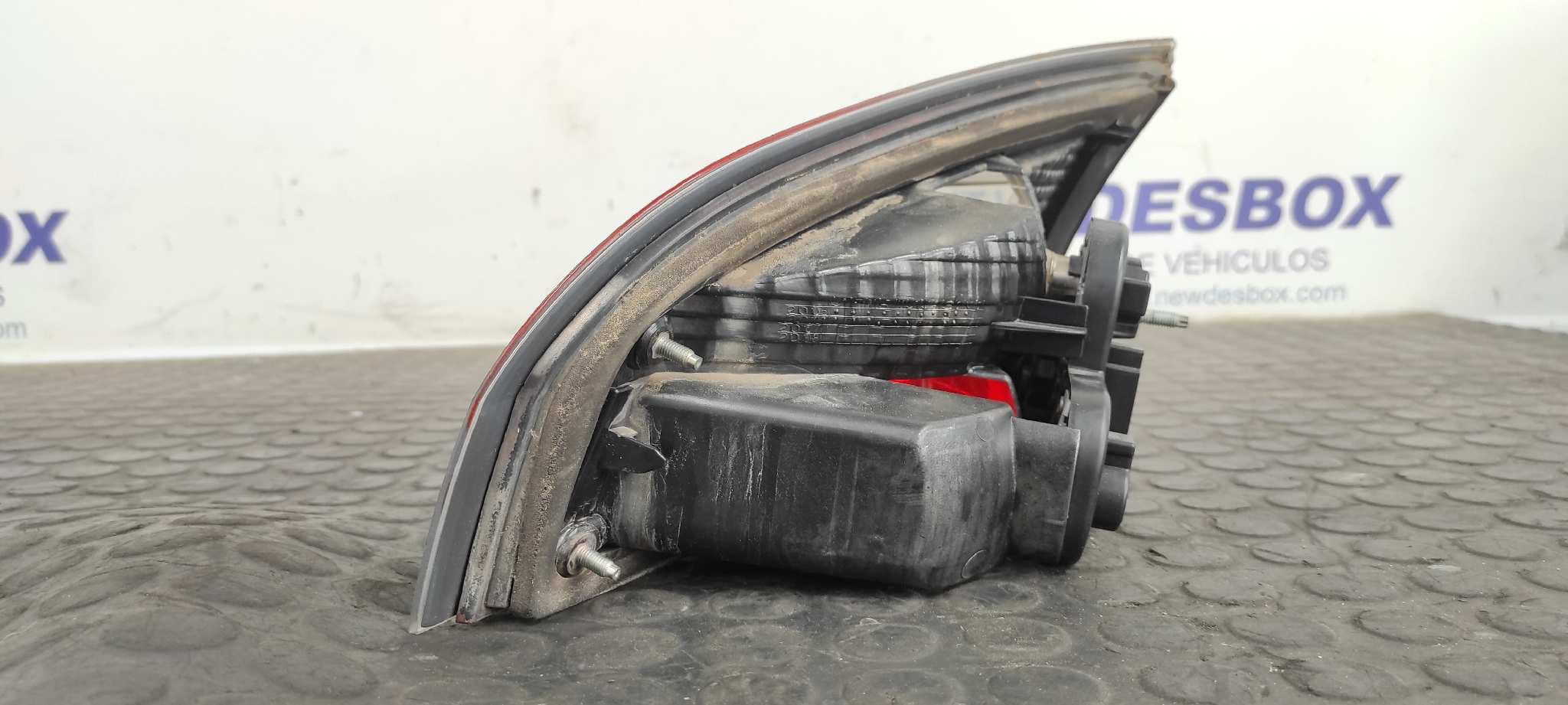 Recambio de PILOTO PORTON IZQUIERDO para FORD S-MAX (CA1) Titanium (03.2010->) QXWB referencia OEM IAM 6M2113A603AK   - GRANATE 2