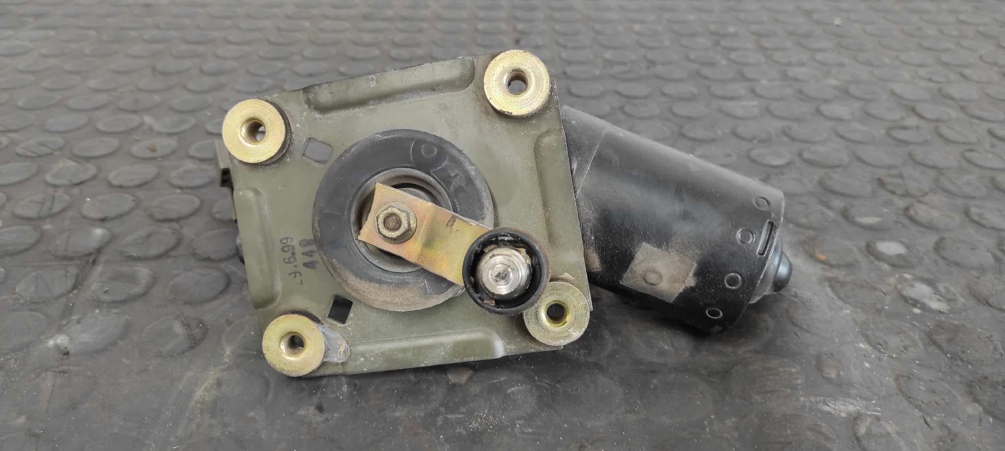 Recambio de MOTOR LIMPIA DELANTERO para NISSAN TERRANO/TERRANO.II (R20) TD27 referencia OEM IAM 9390332384   - BLANCO 2
