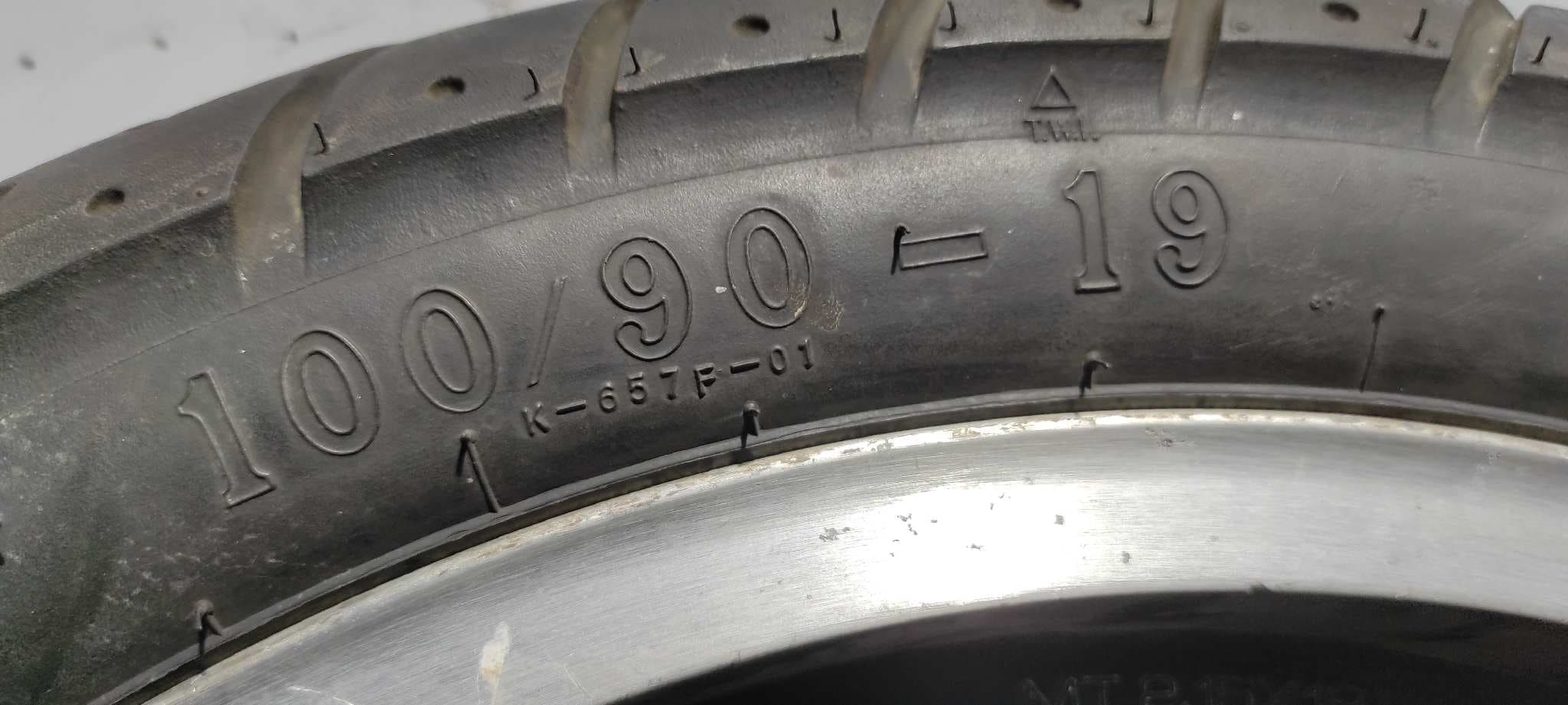 Recambio de LLANTA para HONDA CB 900 referencia OEM IAM 100 90 19 57H 3