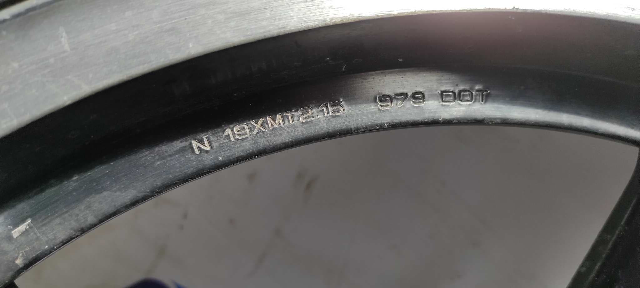 Recambio de LLANTA para HONDA CB 900 referencia OEM IAM 100 90 19 57H 6