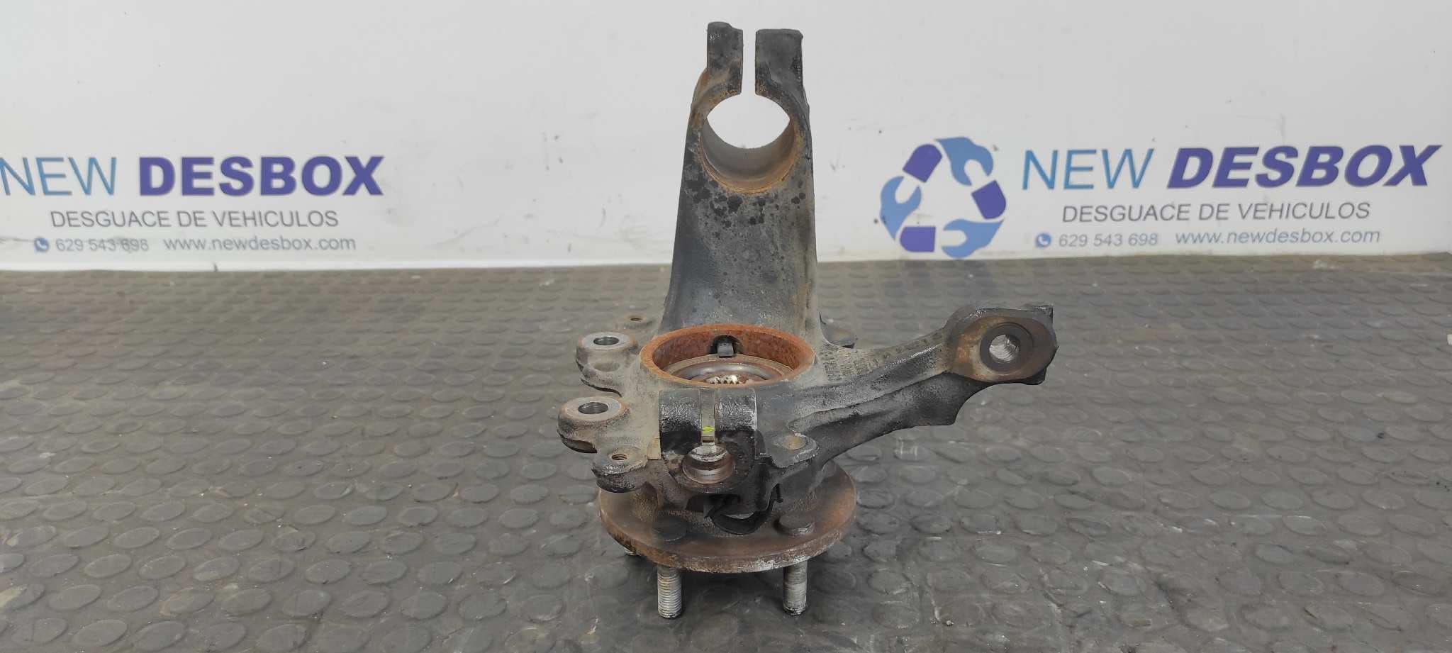 Recambio de MANGUETA DELANTERA DERECHA para FORD GRAND C-MAX Titanium UFDB referencia OEM IAM AV613K170   - BLANCO