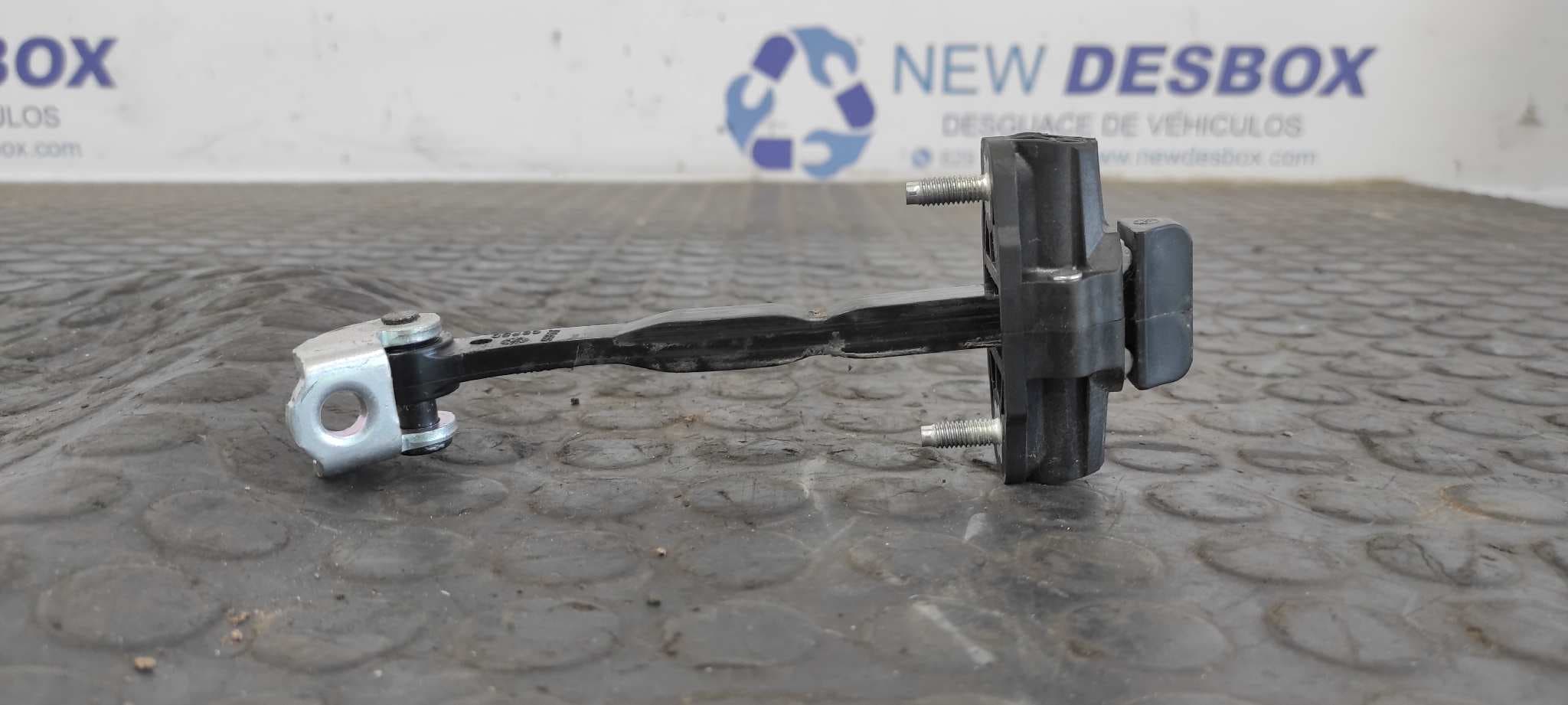 Recambio de RETENEDOR PUERTA DERECHA para FORD GRAND C-MAX Titanium UFDB referencia OEM IAM AM51U23500AC   - BLANCO