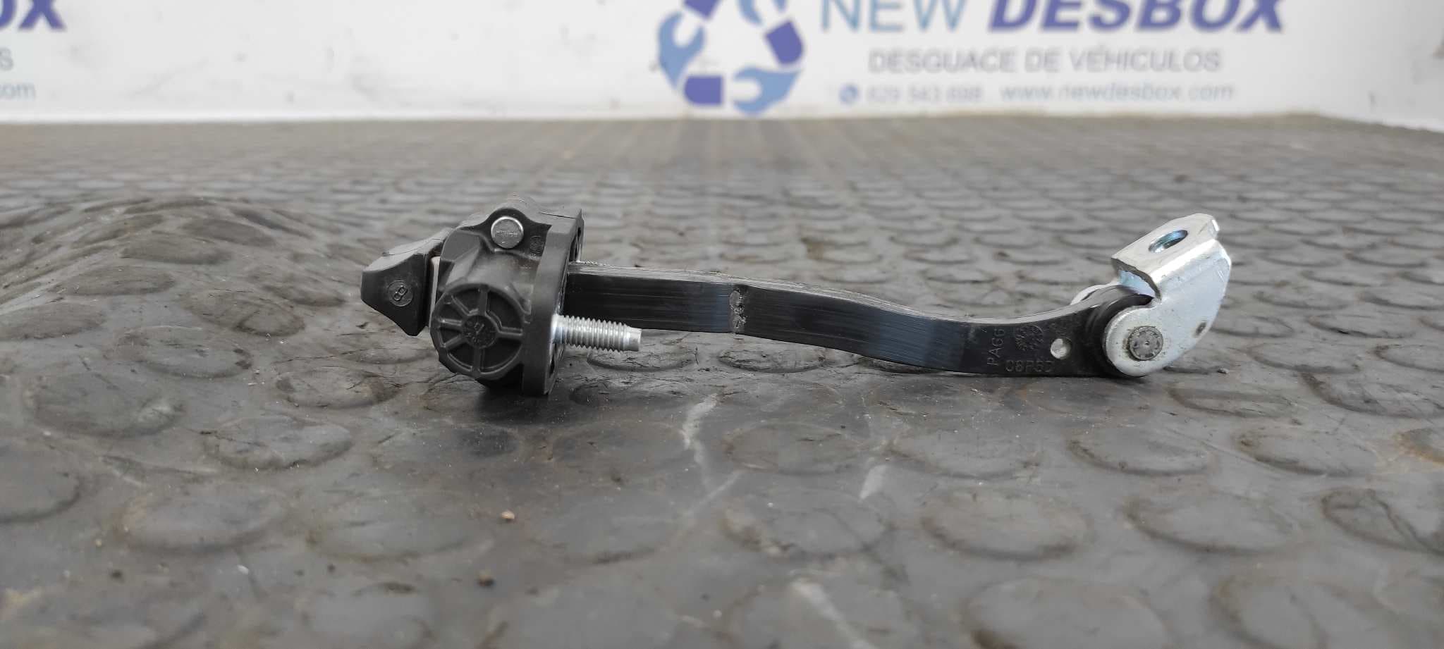 Recambio de RETENEDOR PUERTA DERECHA para FORD GRAND C-MAX Titanium UFDB referencia OEM IAM AM51U23500AC   - BLANCO 4