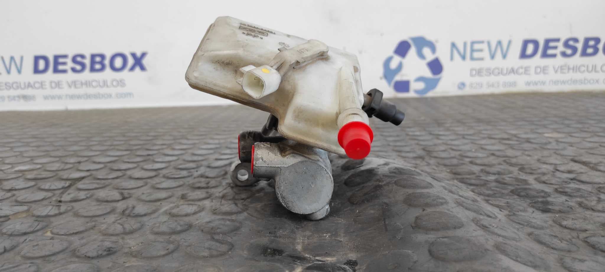 Recambio de BOMBA FRENO para FORD GRAND C-MAX UFDB referencia OEM IAM AV612140G   - BLANCO 8