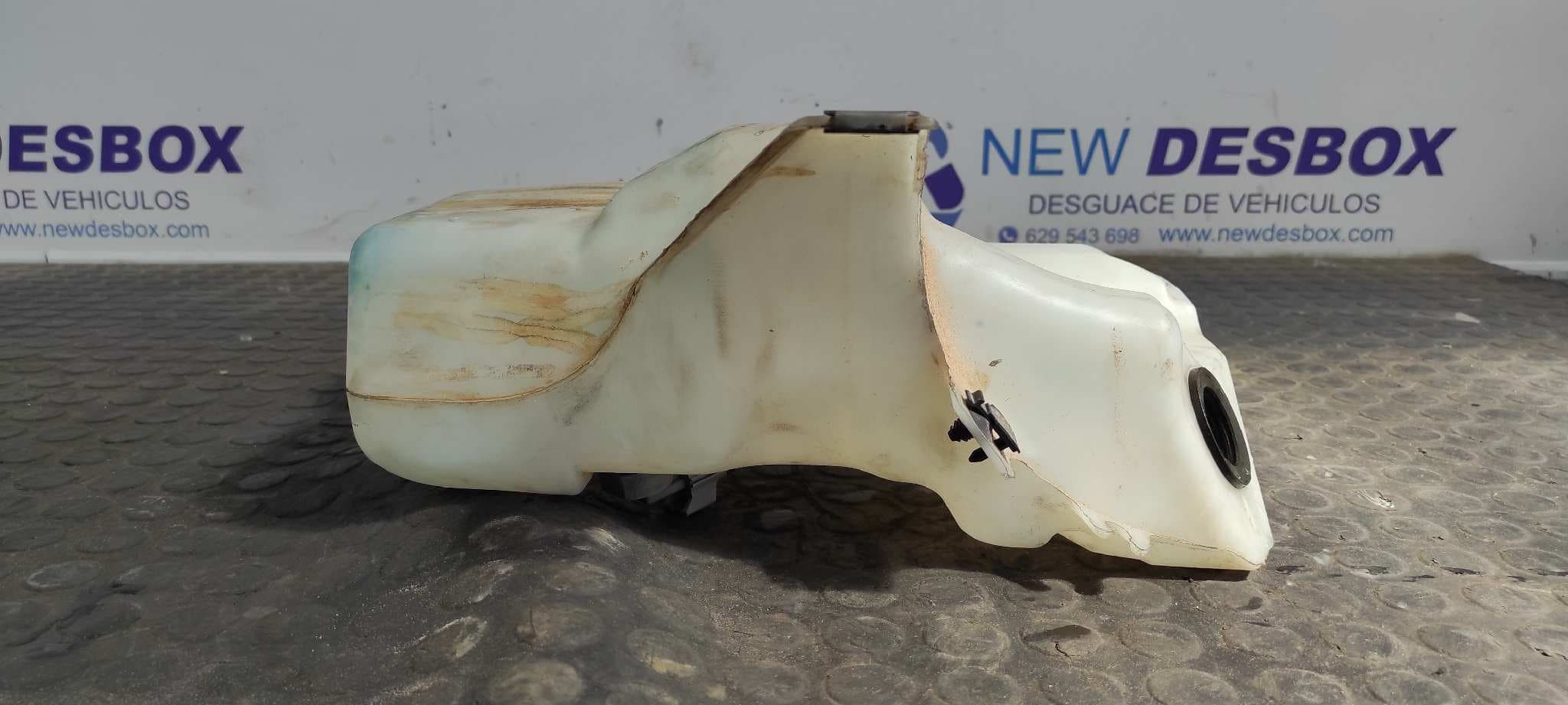 Recambio de DEPOSITO LIMPIA para FORD GRAND C-MAX Titanium UFDB referencia OEM IAM AV6113K175A   - BLANCO 2