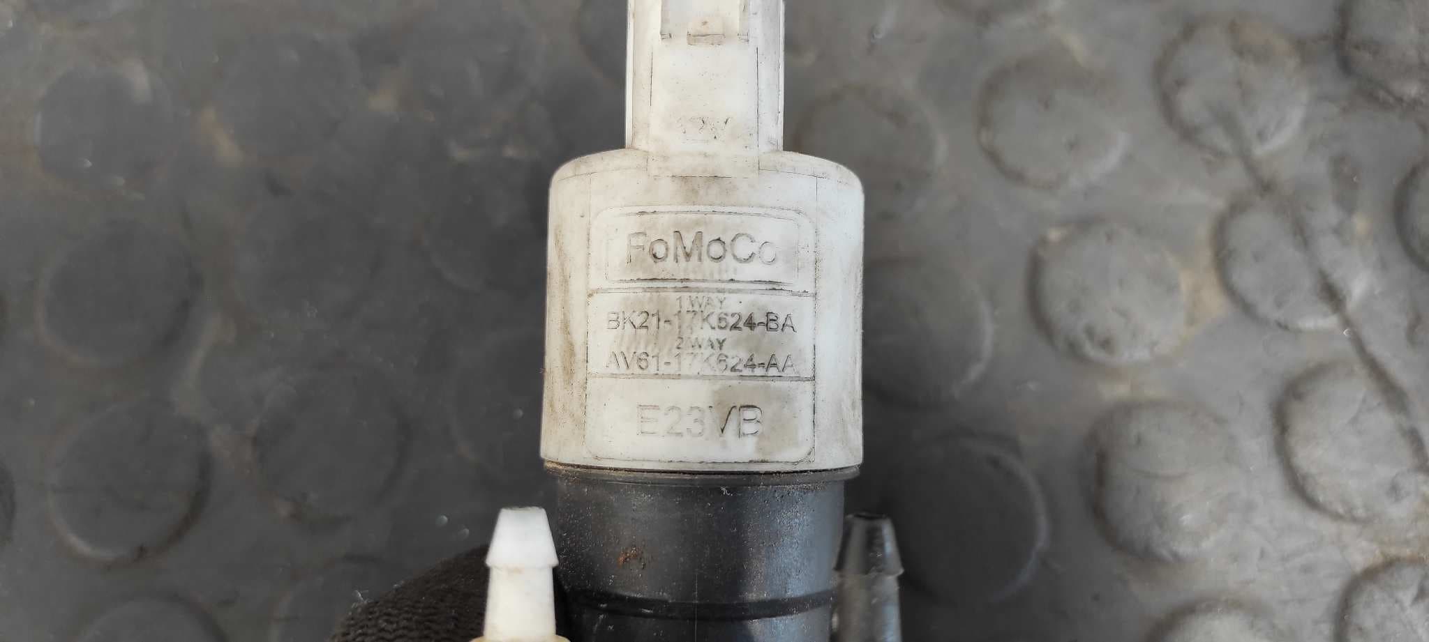 Recambio de BOMBA LIMPIA para FORD GRAND C-MAX Titanium UFDB referencia OEM IAM BK2117K624BA   - BLANCO 2