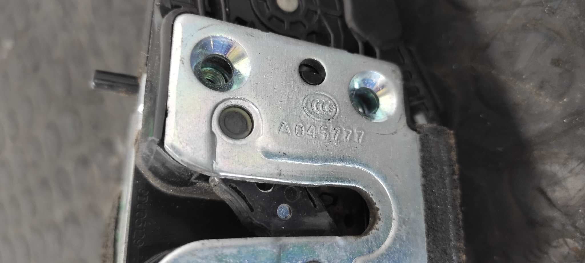 Recambio de CERRADURA PUERTA TRASERA IZQUIERDA para KIA SOUL 1.6 CRDi CAT D4FB referencia OEM IAM 814102K010   - BLANCO 3