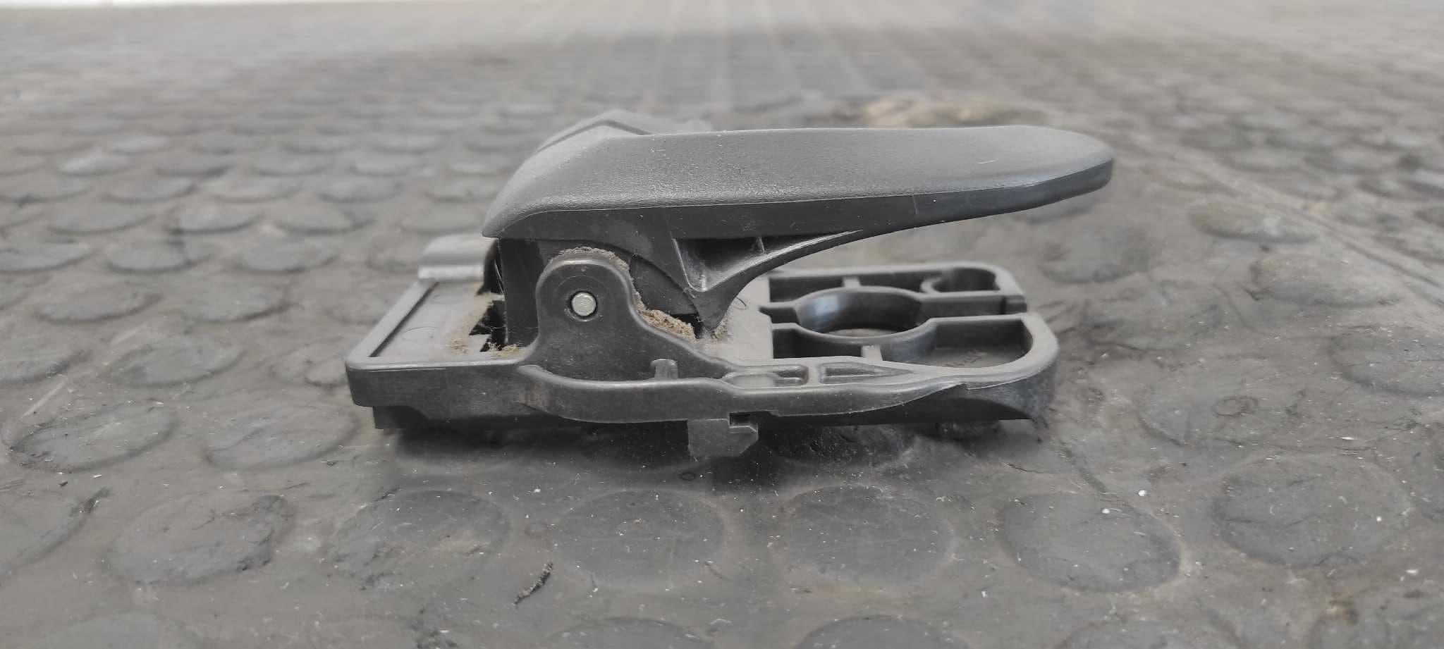 Recambio de MANETA INTERIOR TRASERA IZQUIERDA para KIA SOUL 1.6 CRDi CAT D4FB referencia OEM IAM    - BLANCO 4