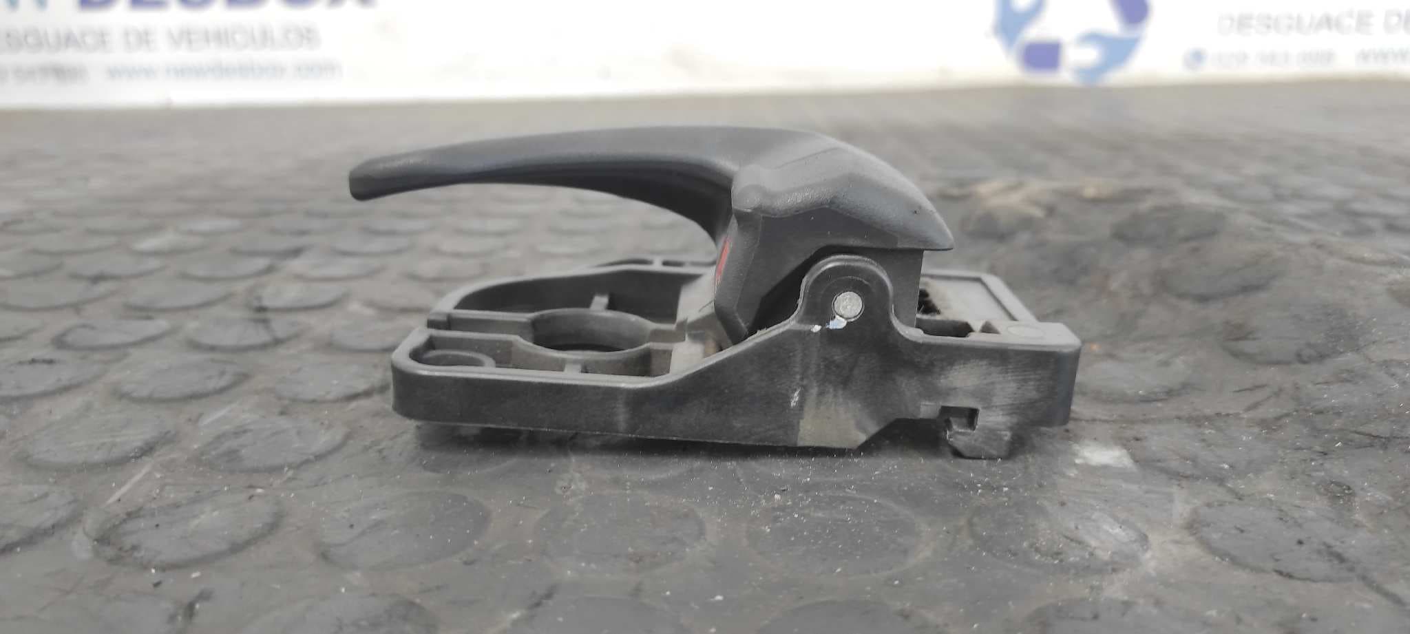 Recambio de MANETA INTERIOR TRASERA IZQUIERDA para KIA SOUL 1.6 CRDi CAT D4FB referencia OEM IAM    - BLANCO 2