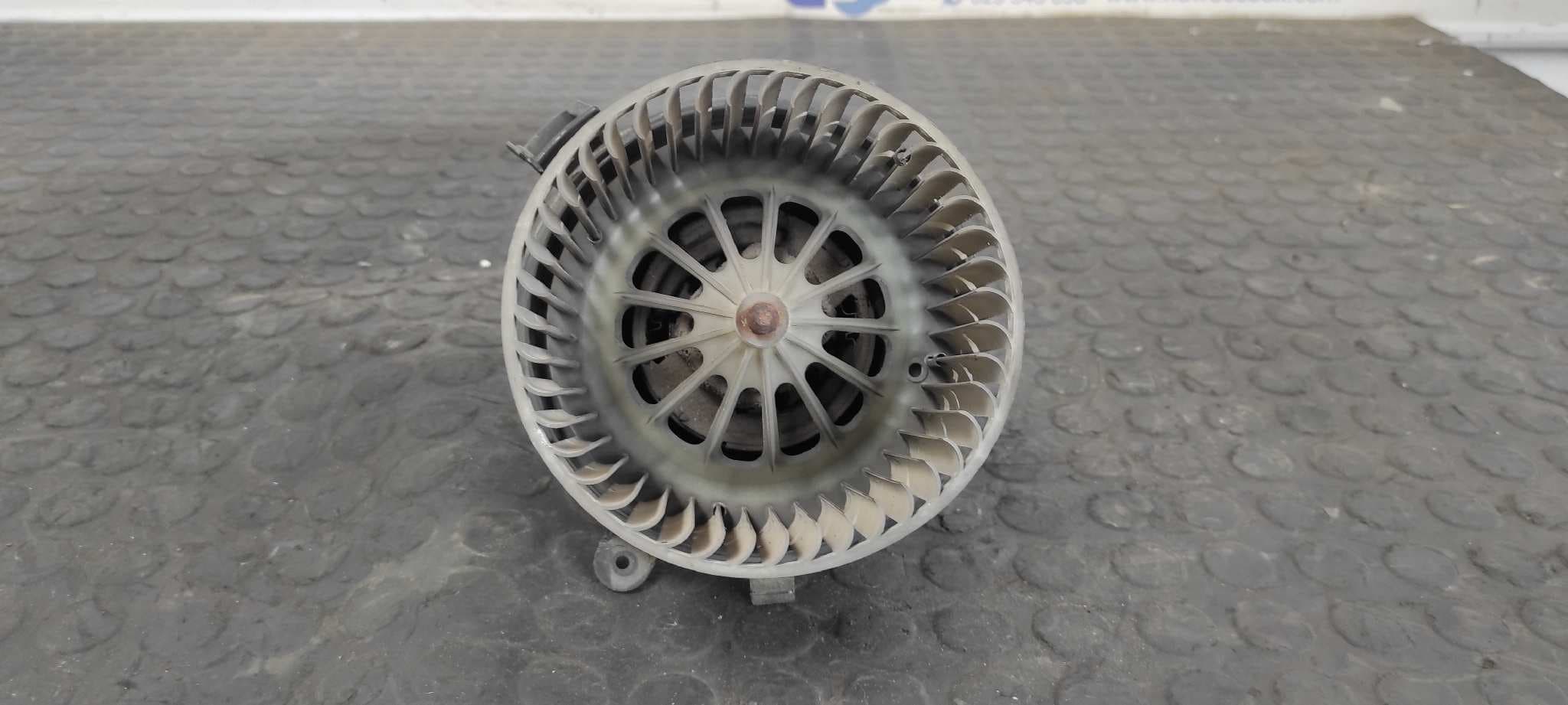 Recambio de MOTOR CALEFACCION para MERCEDES-BENZ CLASE C (W204) BERLINA 2.2 CDI CAT OM646811 referencia OEM IAM L5964008   - BLANCO 5