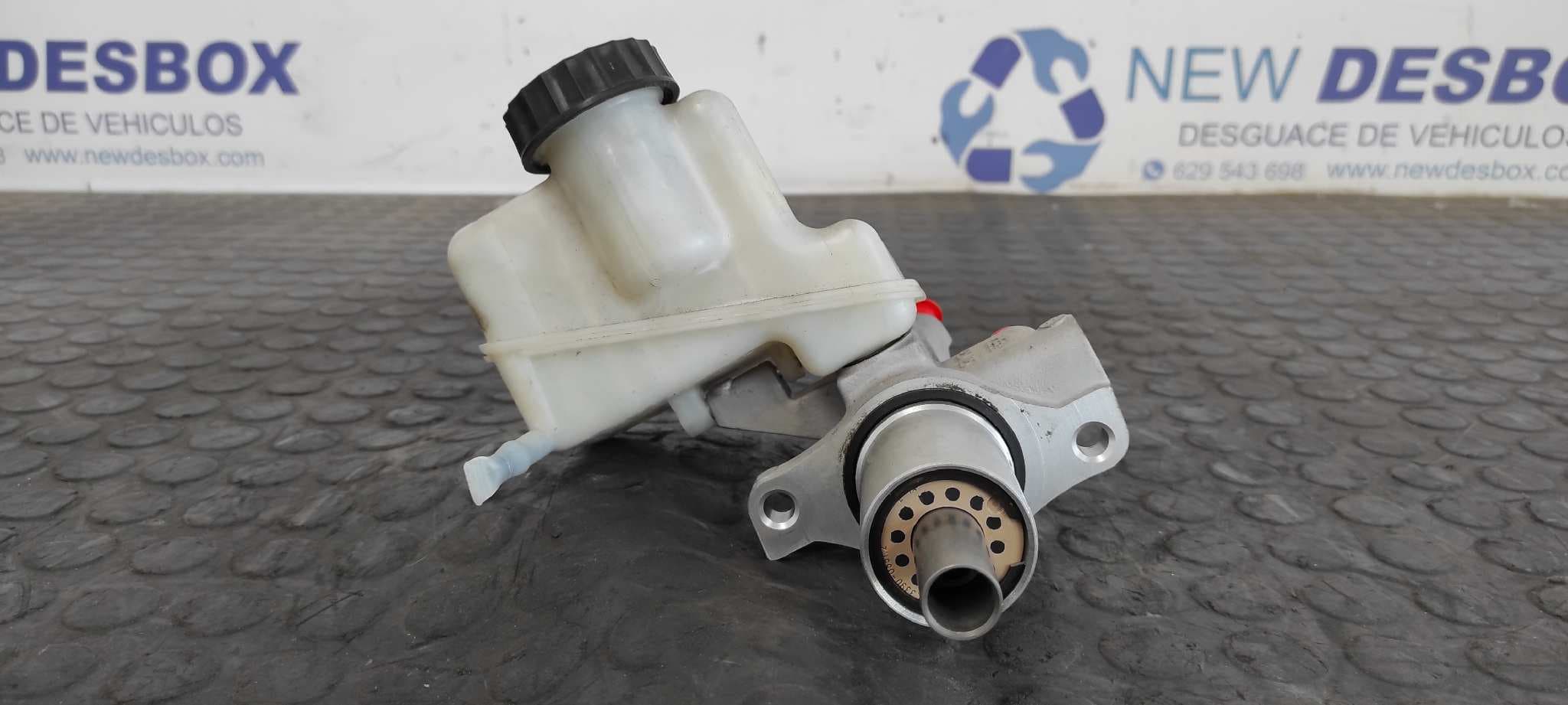 Recambio de BOMBA FRENO para MERCEDES-BENZ CLASE C (W204) BERLINA 2.2 CDI CAT OM646811 referencia OEM IAM A2044300002   - BLANCO