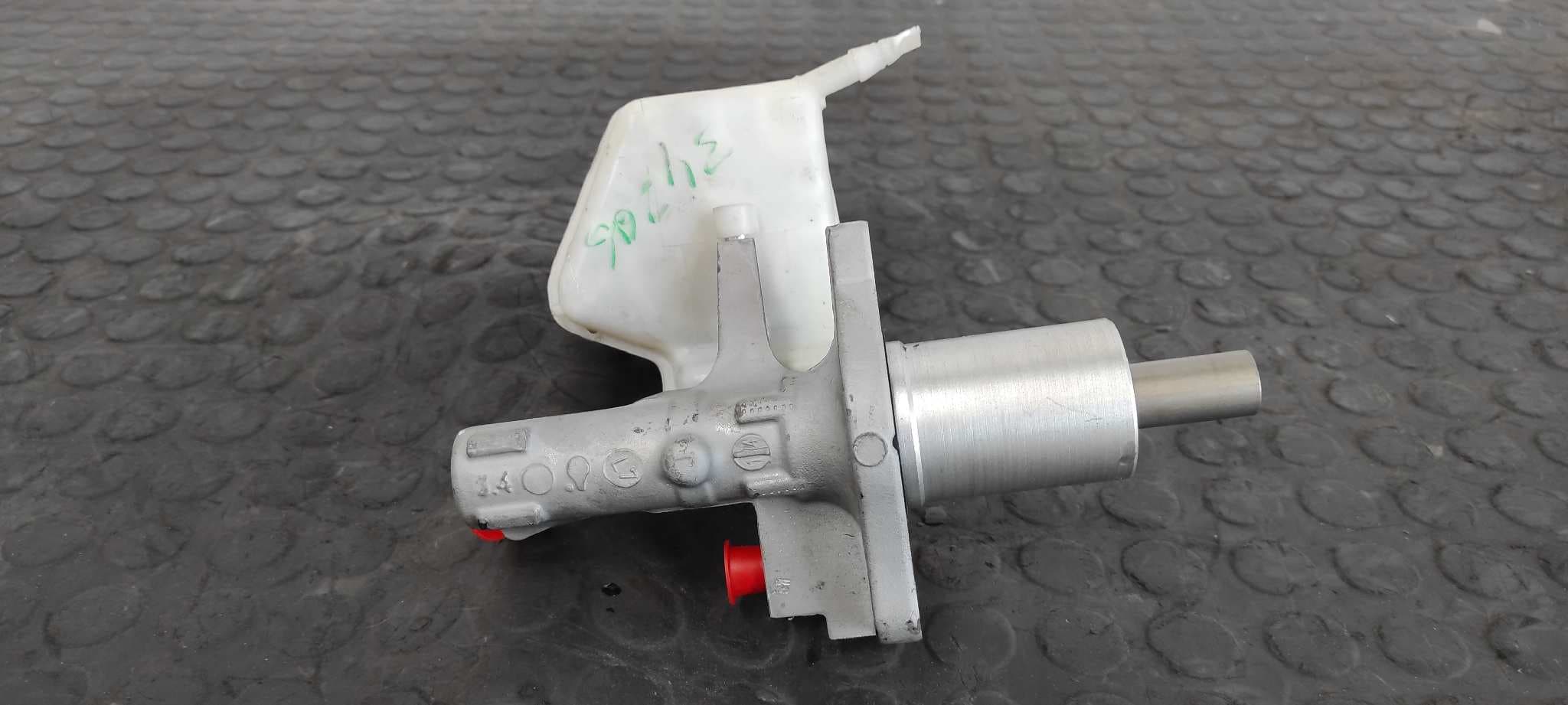 Recambio de BOMBA FRENO para MERCEDES-BENZ CLASE C (W204) BERLINA 2.2 CDI CAT OM646811 referencia OEM IAM A2044300002   - BLANCO 3