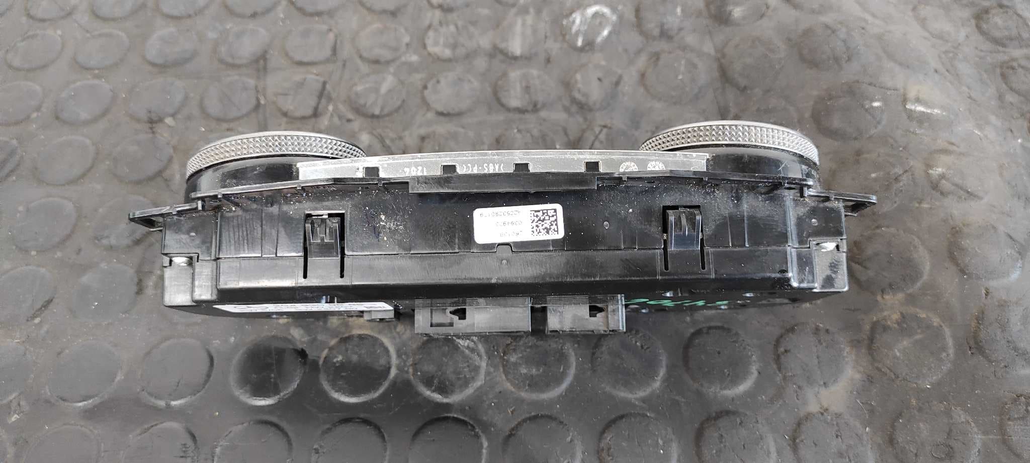 Recambio de MANDO CLIMATIZADOR para MERCEDES-BENZ CLASE C (W204) BERLINA 2.2 CDI CAT OM646811 referencia OEM IAM 2048309885   - BLANCO 2