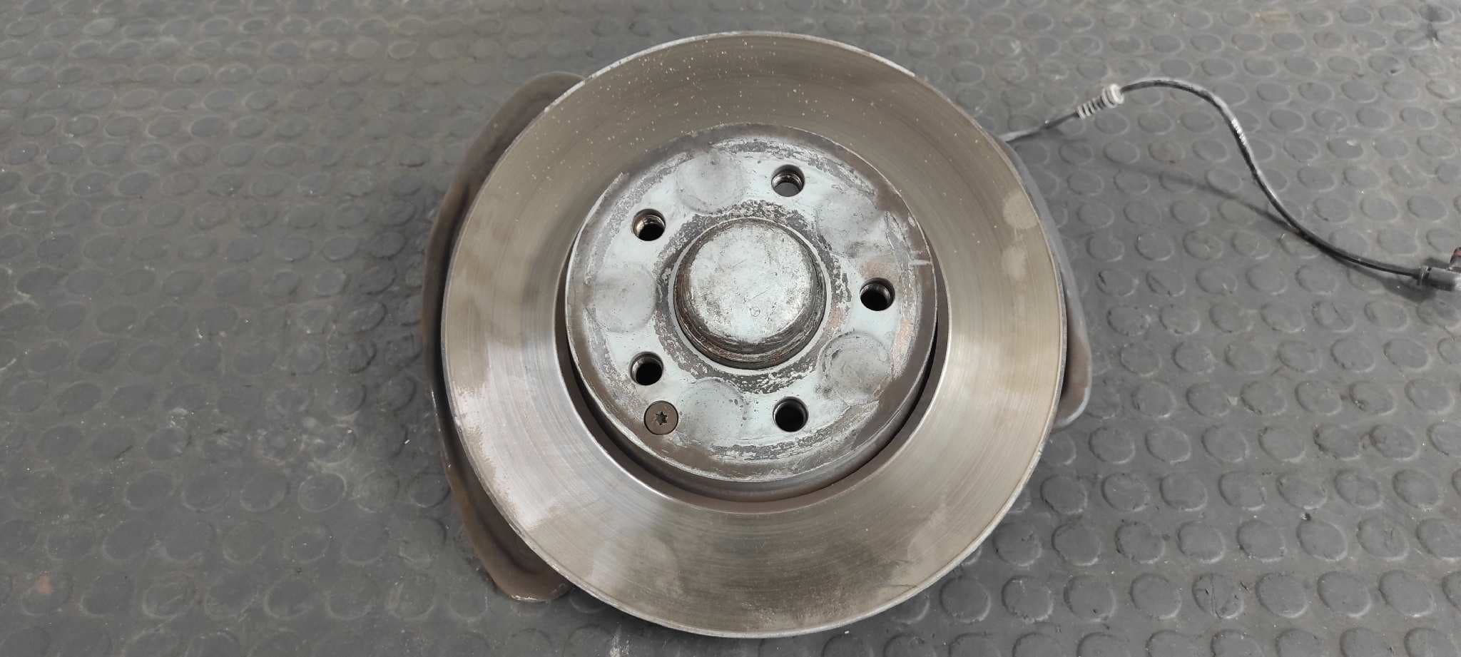 Recambio de MANGUETA DELANTERA IZQUIERDA para MERCEDES-BENZ CLASE C (W204) BERLINA 2.2 CDI CAT OM646811 referencia OEM IAM 20401 29   - BLANCO 3