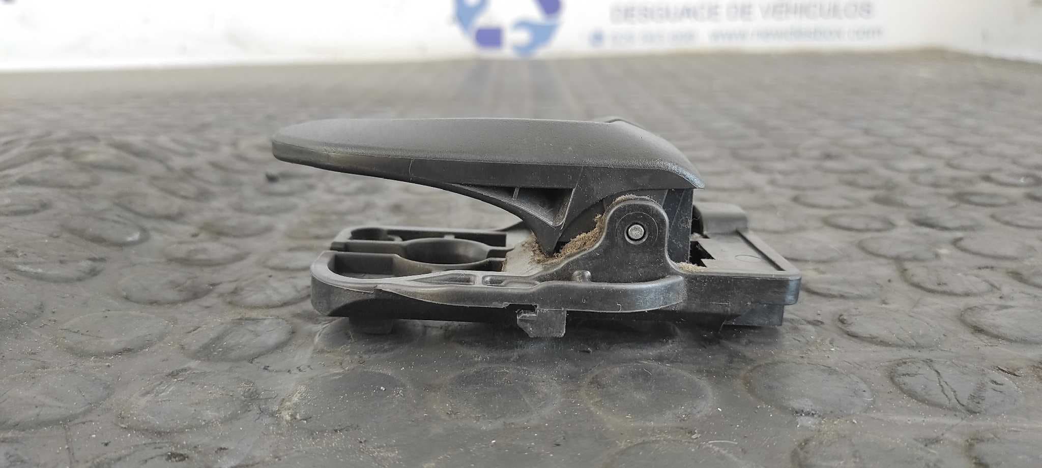 Recambio de MANETA INTERIOR DELANTERA DERECHA para KIA SOUL 1.6 CRDi CAT D4FB referencia OEM IAM    - BLANCO 2