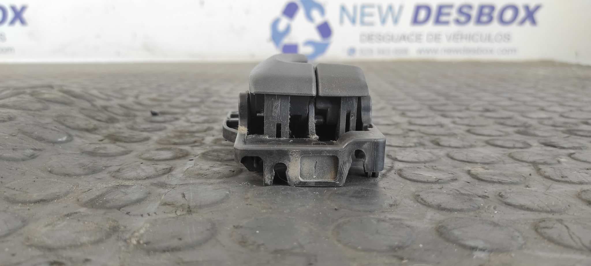 Recambio de MANETA INTERIOR DELANTERA DERECHA para KIA SOUL 1.6 CRDi CAT D4FB referencia OEM IAM    - BLANCO 5