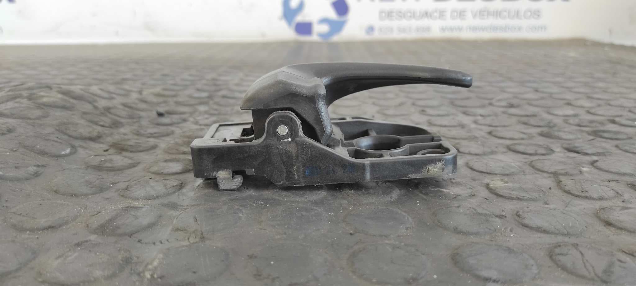 Recambio de MANETA INTERIOR DELANTERA DERECHA para KIA SOUL 1.6 CRDi CAT D4FB referencia OEM IAM    - BLANCO 4