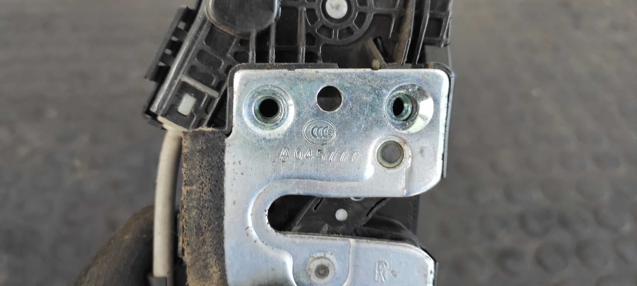 Recambio de CERRADURA PUERTA TRASERA DERECHA para KIA SOUL 1.6 CRDi CAT D4FB referencia OEM IAM A045777   - BLANCO 5