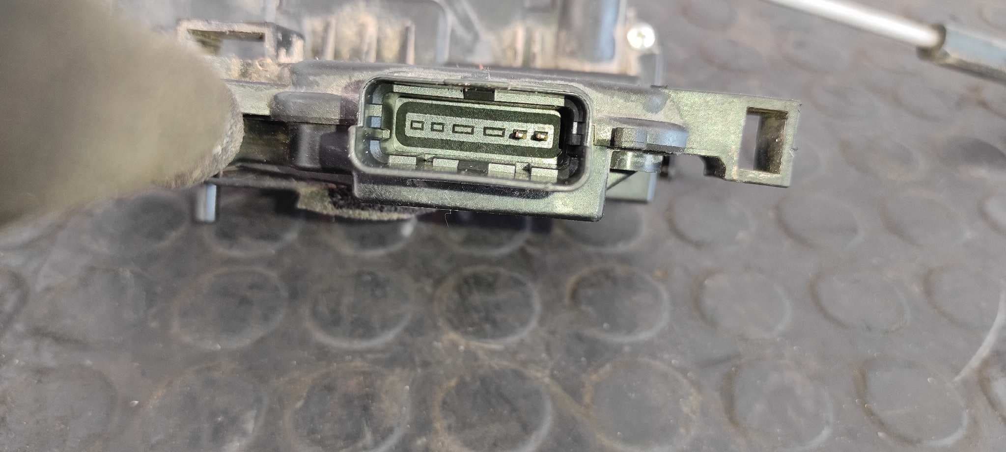 Recambio de CERRADURA PUERTA TRASERA DERECHA para KIA SOUL 1.6 CRDi CAT D4FB referencia OEM IAM A045777   - BLANCO 2