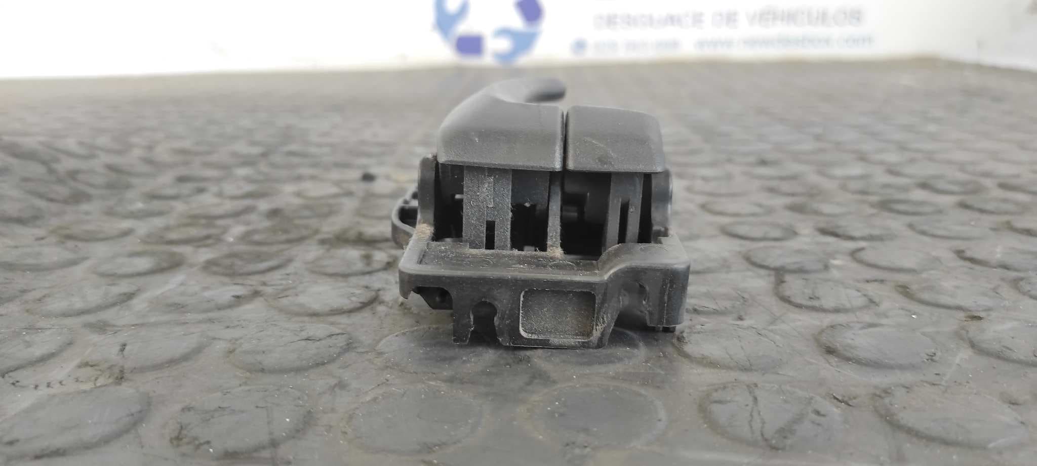 Recambio de MANETA INTERIOR TRASERA DERECHA para KIA SOUL 1.6 CRDi CAT D4FB referencia OEM IAM    - BLANCO 5