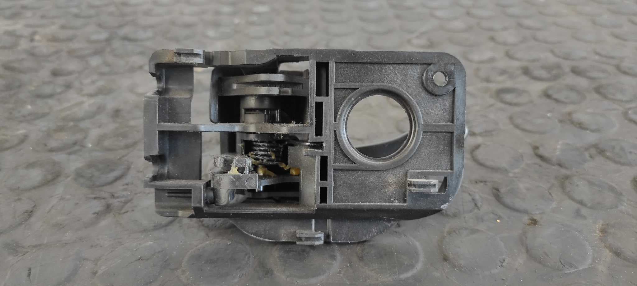 Recambio de MANETA INTERIOR TRASERA DERECHA para KIA SOUL 1.6 CRDi CAT D4FB referencia OEM IAM    - BLANCO 2