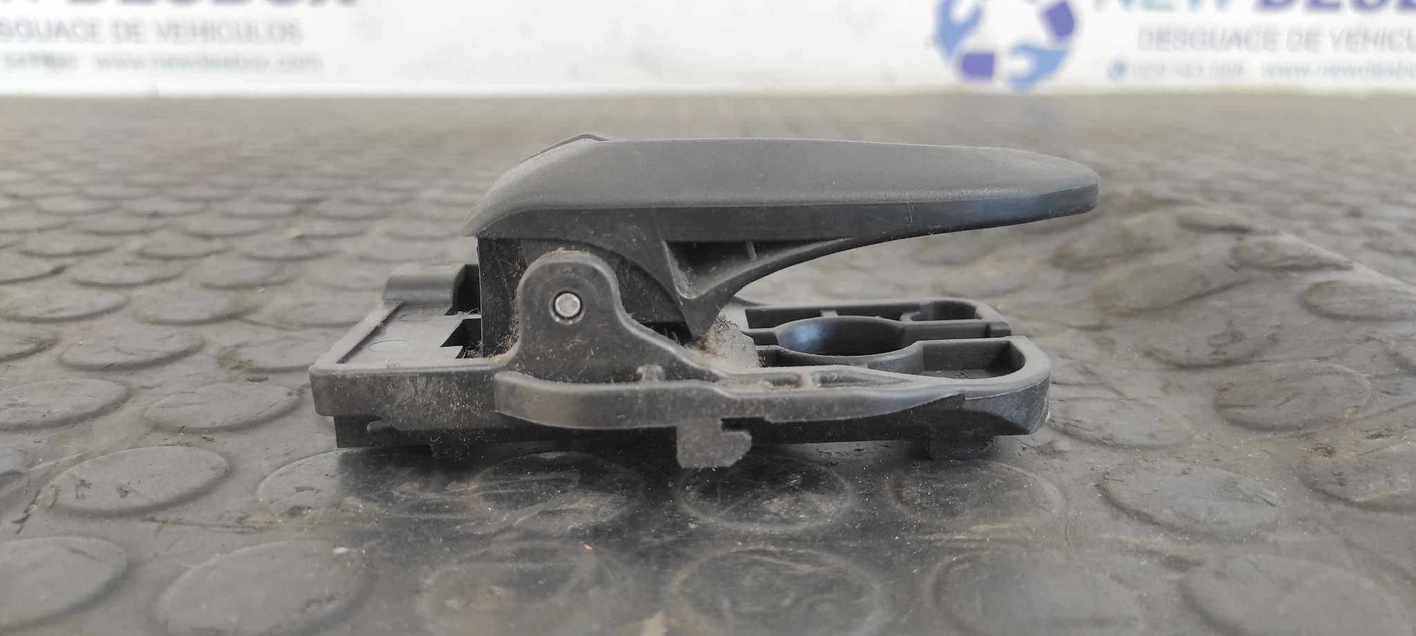 Recambio de MANETA INTERIOR DELANTERA IZQUIERDA para KIA SOUL 1.6 CRDi CAT D4FB referencia OEM IAM    - BLANCO 4
