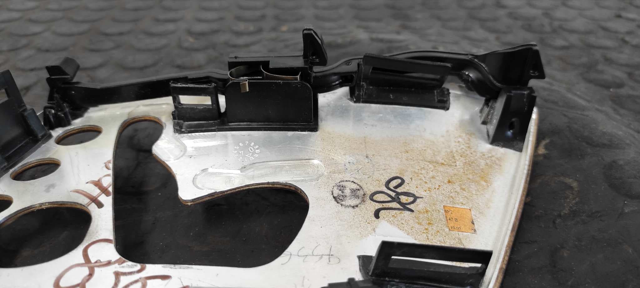 Recambio de MOLDURA para MERCEDES-BENZ CLASE CL (W215) COUPE 500 (215.375) M113960 referencia OEM IAM    - NEGRO 7