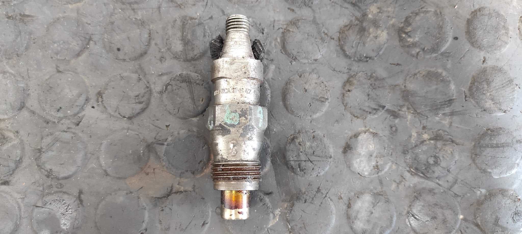 Recambio de INYECTOR para NISSAN TERRANO/TERRANO.II (R20) Comfort TD27 referencia OEM IAM KCA17S42   - BLANCO