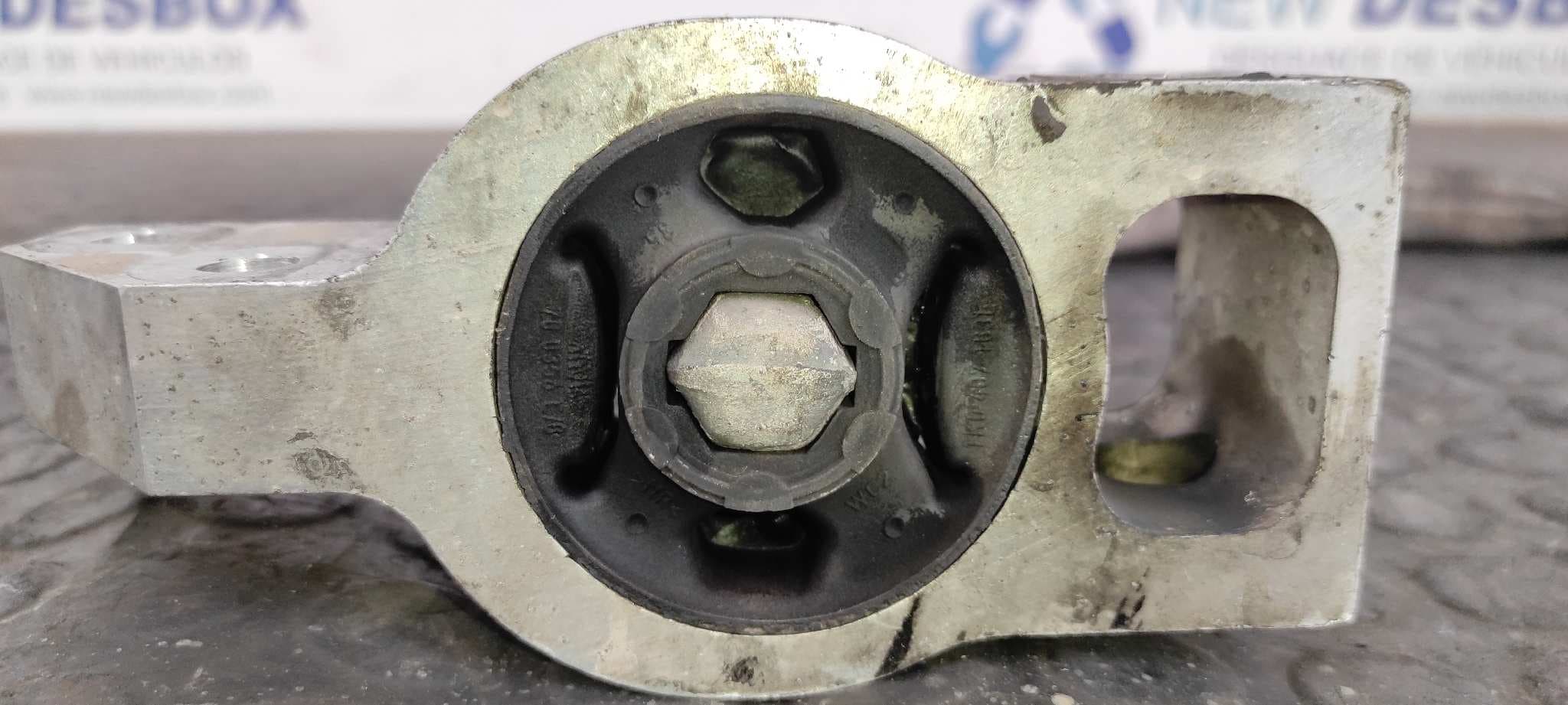 Recambio de BRAZO DERECHO INFERIOR DELANTERO para VOLKSWAGEN PASSAT BERLINA (3C2) 1.9 TDI BKC referencia OEM IAM 3C0407153B   - PLATA 5