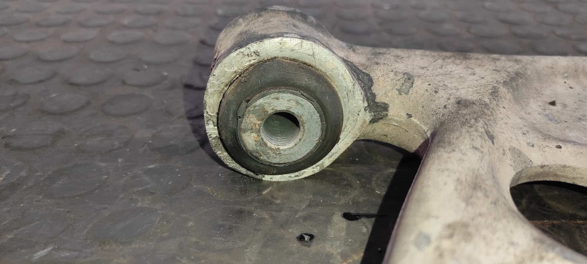 Recambio de BRAZO DERECHO INFERIOR DELANTERO para VOLKSWAGEN PASSAT BERLINA (3C2) 1.9 TDI BKC referencia OEM IAM 3C0407153B   - PLATA 6