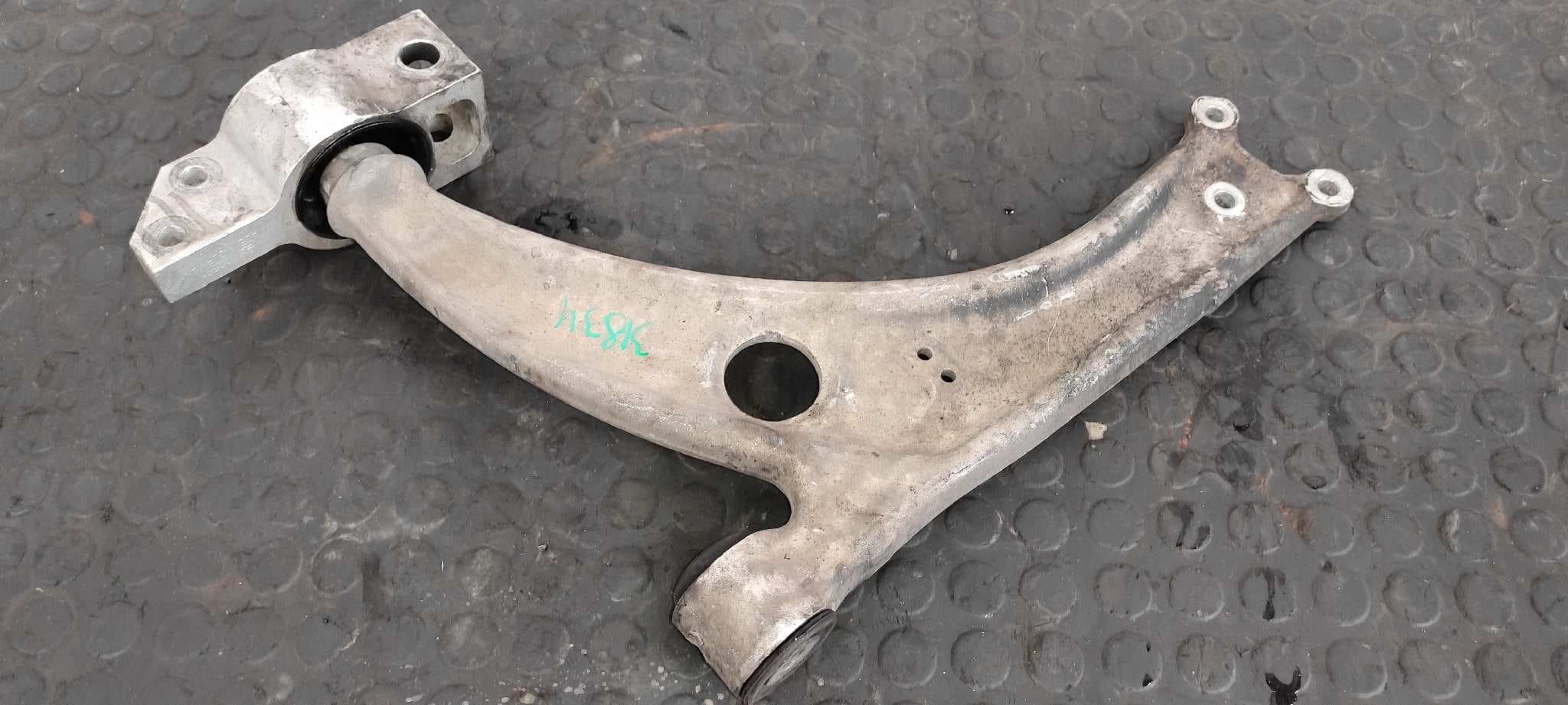 Recambio de BRAZO DERECHO INFERIOR DELANTERO para VOLKSWAGEN PASSAT BERLINA (3C2) 1.9 TDI BKC referencia OEM IAM 3C0407153B   - PLATA 3