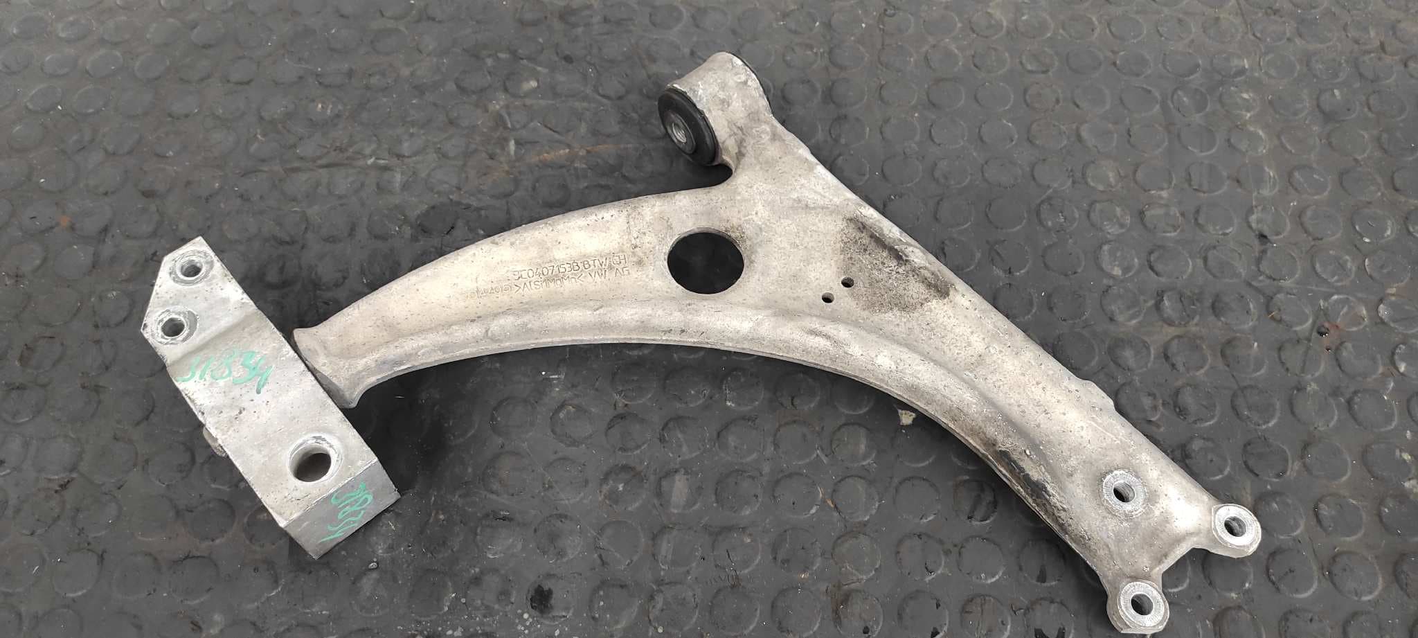 Recambio de BRAZO IZQUIERDO INFERIOR DELANTERO para VOLKSWAGEN PASSAT BERLINA (3C2) 1.9 TDI BKC referencia OEM IAM 3C0407153B   - PLATA