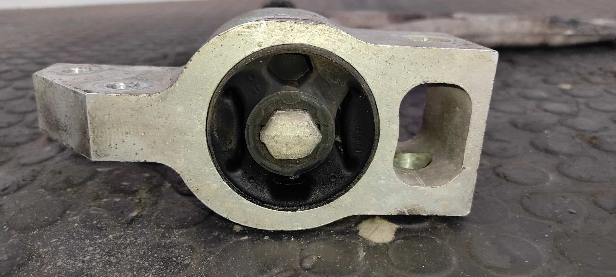 Recambio de BRAZO IZQUIERDO INFERIOR DELANTERO para VOLKSWAGEN PASSAT BERLINA (3C2) 1.9 TDI BKC referencia OEM IAM 3C0407153B   - PLATA 7
