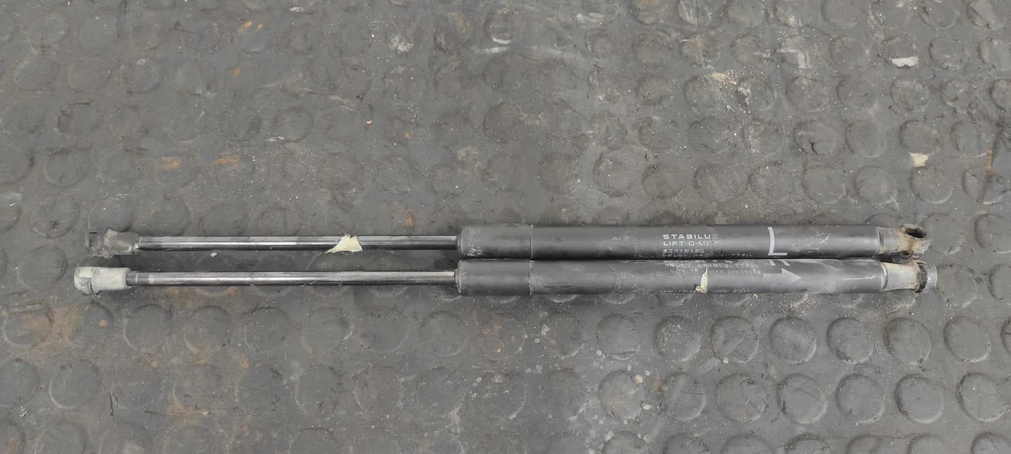 Recambio de AMORTIGUADORES MALETERO / PORTON para TOYOTA YARIS (KSP9/SCP9/NLP9) Básico 1KRFE referencia OEM IAM 689500D021   - ROJO
