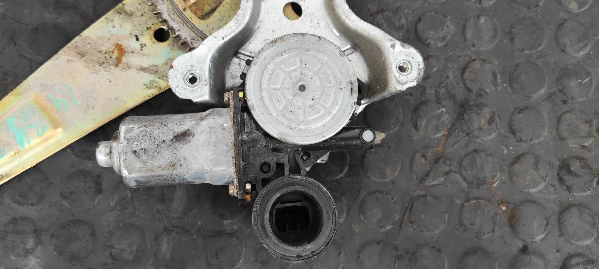 Recambio de ELEVALUNAS TRASERO DERECHO para TOYOTA RAV 4 (A2) 1AZFE referencia OEM IAM 8571042070   - GRIS PLATA 3