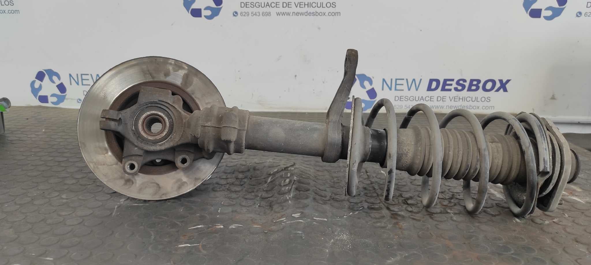 Recambio de MANGUETA DELANTERA IZQUIERDA para PEUGEOT 106 (S1) Kid VJZ referencia OEM IAM    - VERDE