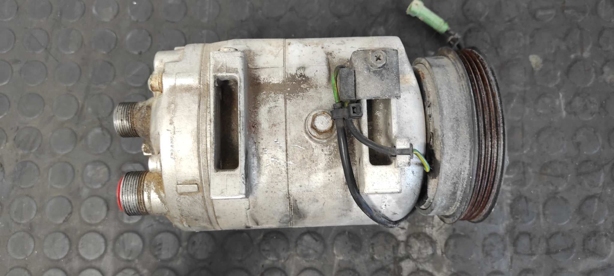 Recambio de COMPRESOR AIRE ACONDICIONADO para VOLKSWAGEN PASSAT BERLINA (3B2) * AHU referencia OEM IAM VALEO 699722   - AZUL 4