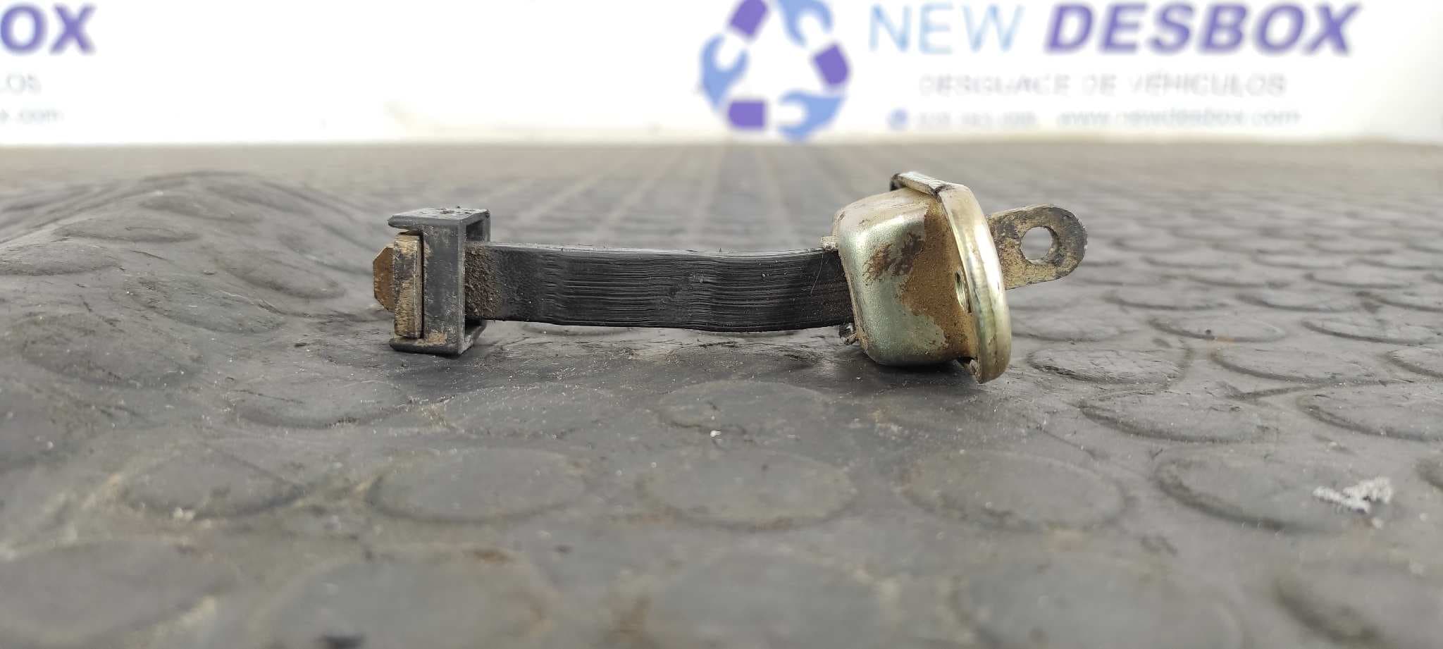 Recambio de RETENEDOR PUERTA DERECHA para SSANGYONG MUSSO 2.3 Turbodiesel CAT referencia OEM IAM    - GRIS 2