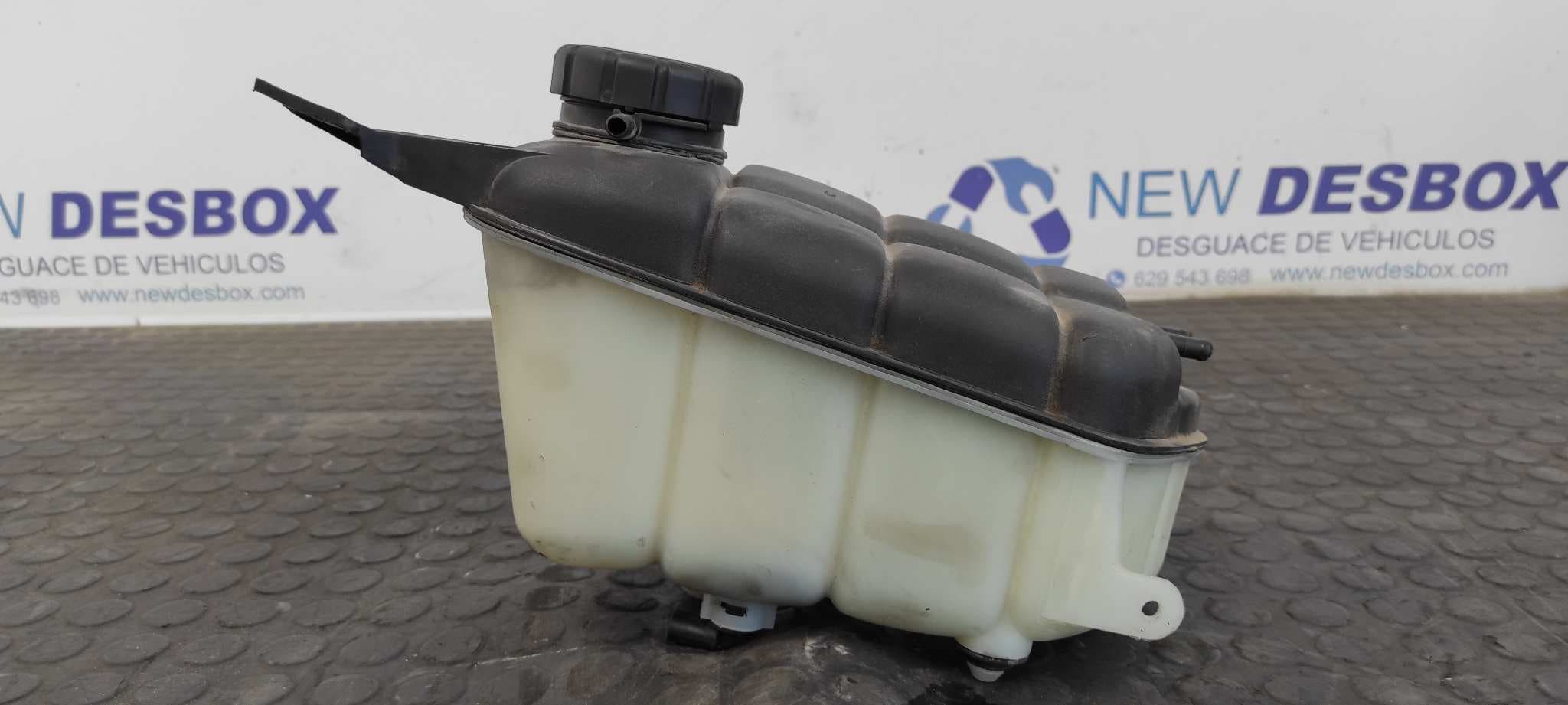 Recambio de DEPOSITO EXPANSION para MERCEDES-BENZ CLASE CL (W215) COUPE 500 (215.375) M113960 referencia OEM IAM 2205000049   - NEGRO 2