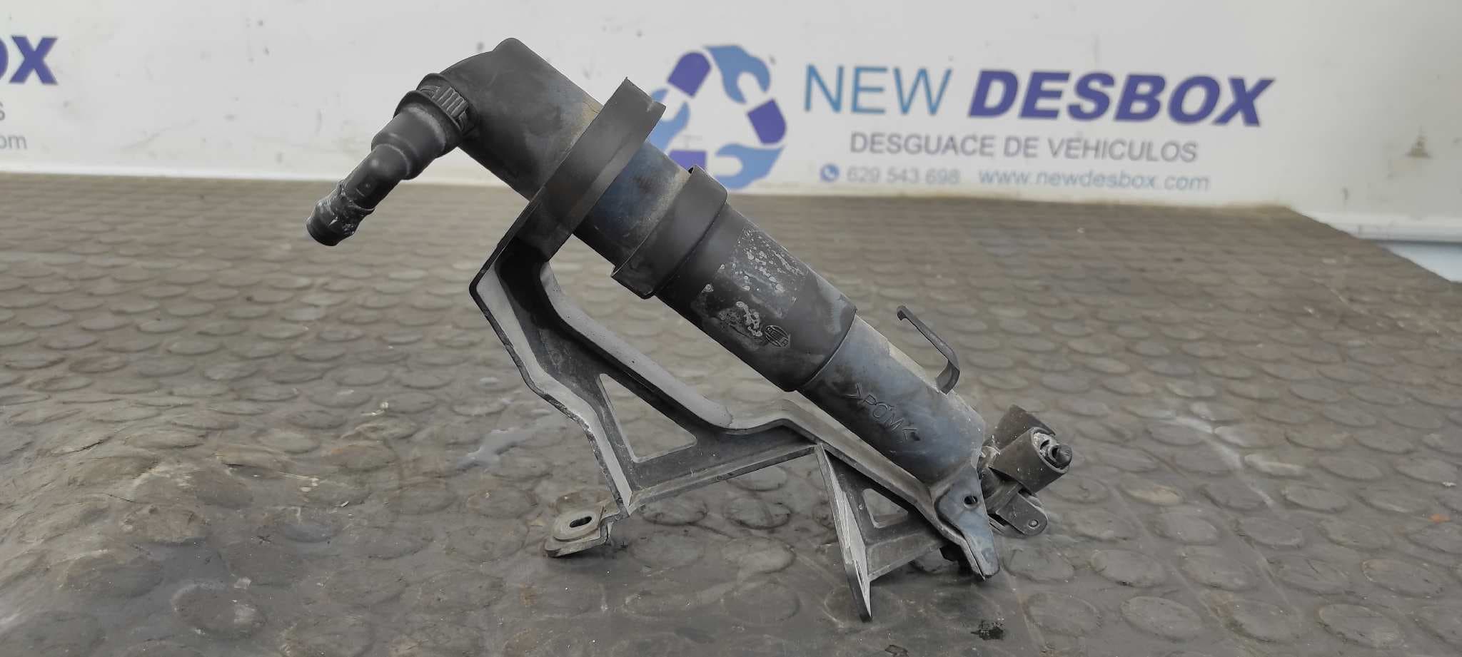 Recambio de LAVAFAROS IZQUIERDO  para MERCEDES-BENZ CLASE CL (W215) COUPE 500 (215.375) M113960 referencia OEM IAM HELLA   - NEGRO 5