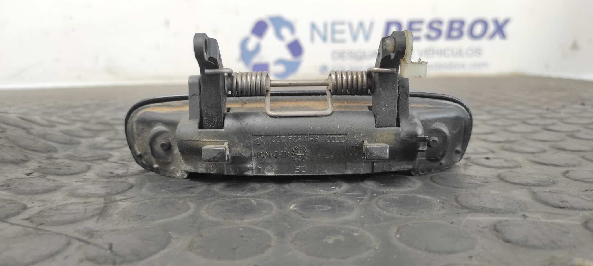 Recambio de MANETA DELANTERA DERECHA para AUDI A3 SPORTBACK (8P) 2.0 TDI BKD referencia OEM IAM 8E0839207   - BLANCO 6