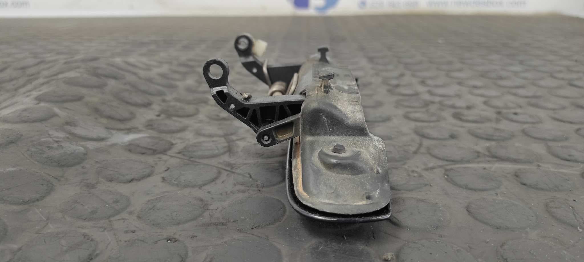 Recambio de MANETA DELANTERA DERECHA para AUDI A3 SPORTBACK (8P) 2.0 TDI BKD referencia OEM IAM 8E0839207   - BLANCO 2