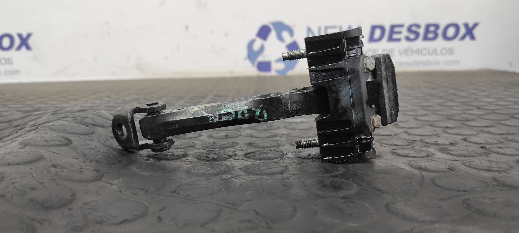Recambio de RETENEDOR PUERTA DERECHA para CITROEN C4 BERLINA Collection 9HXDV6ATED4 referencia OEM IAM B51AVD   - NEGRO 2