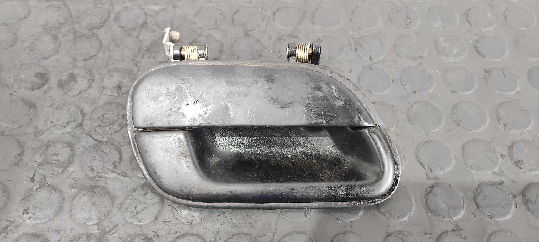 Recambio de MANETA TRASERA DERECHA para SSANGYONG MUSSO 2.3 Turbodiesel CAT referencia OEM IAM    - GRIS