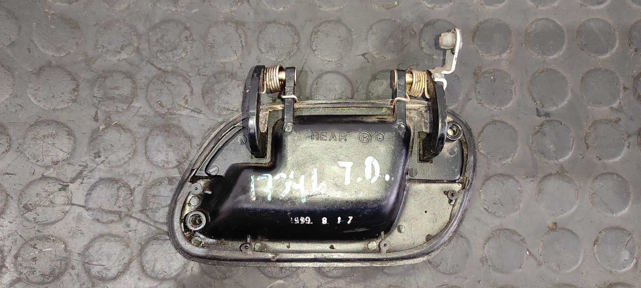 Recambio de MANETA TRASERA DERECHA para SSANGYONG MUSSO 2.3 Turbodiesel CAT referencia OEM IAM    - GRIS 2
