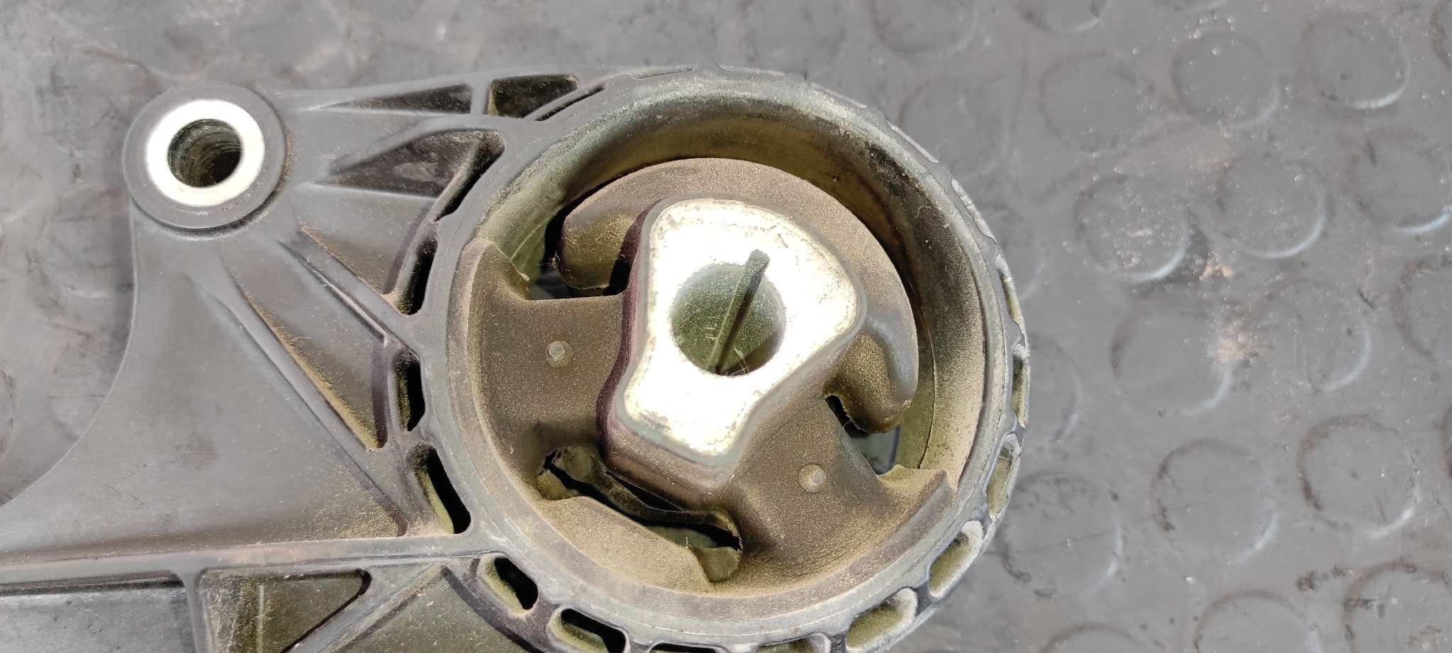 Recambio de SOPORTE CAMBIO para RENAULT SCENIC II K9K P7 referencia OEM IAM 13248607   - PLATA 5