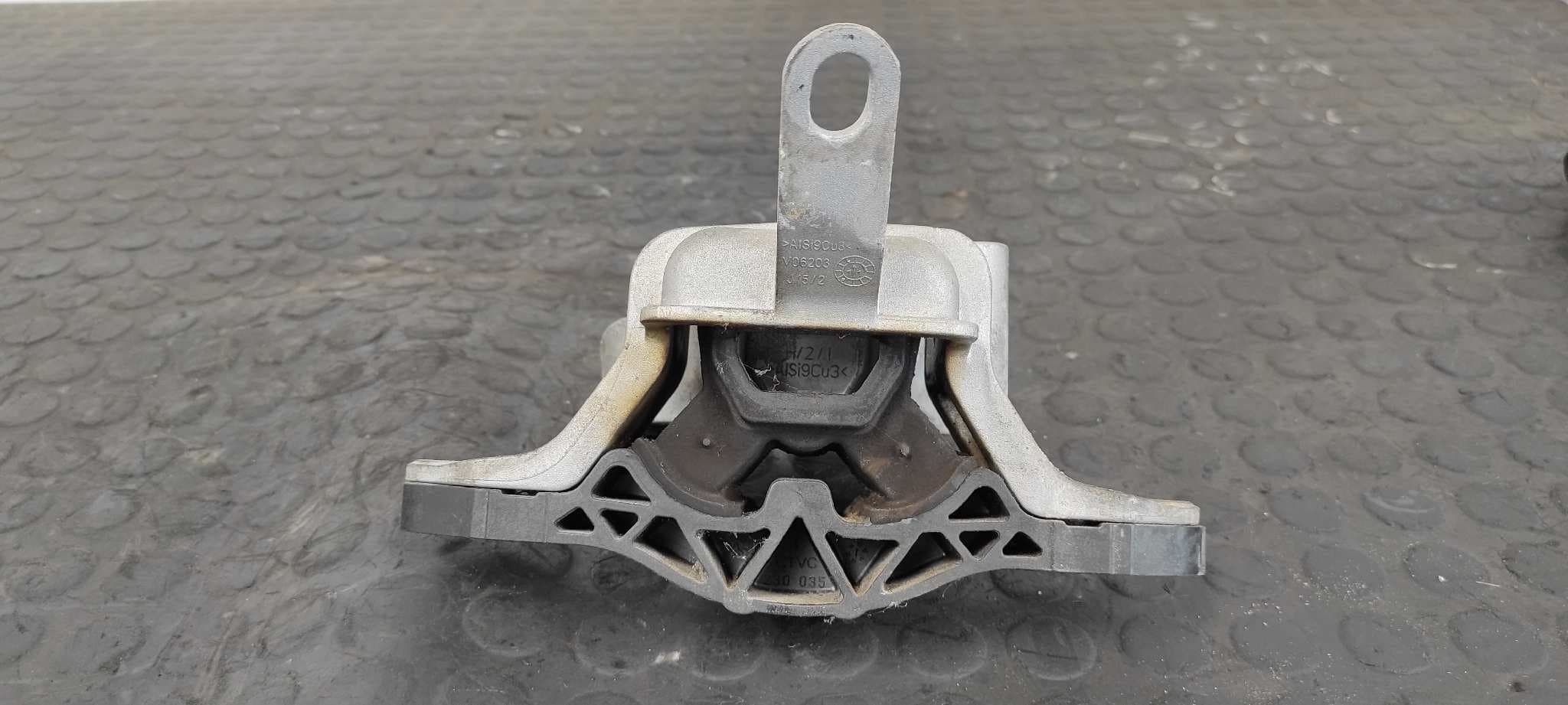 Recambio de SOPORTE MOTOR IZQUIERDO para RENAULT SCENIC II K9K P7 referencia OEM IAM 13248551   - PLATA 6